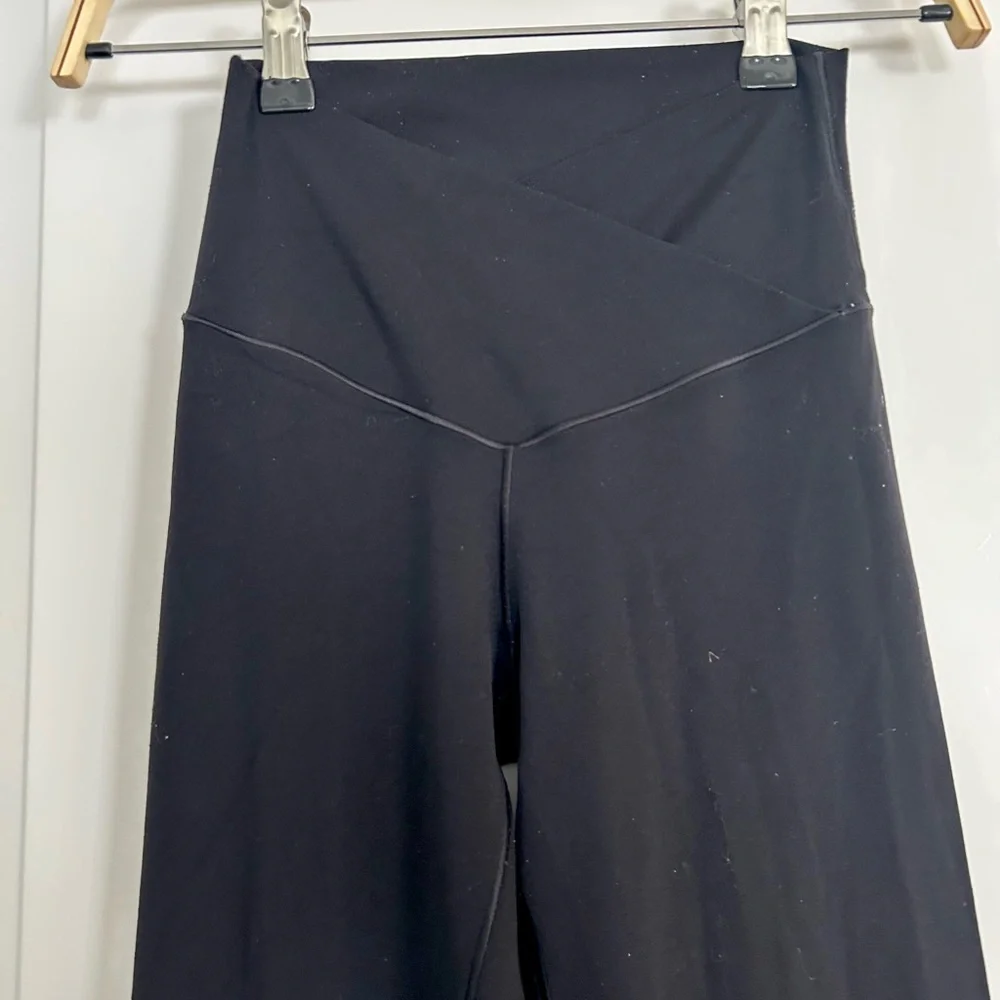 Aerie OFFLINE Crossover Flared Leggings Yoga Pants - Picture 3 of 4